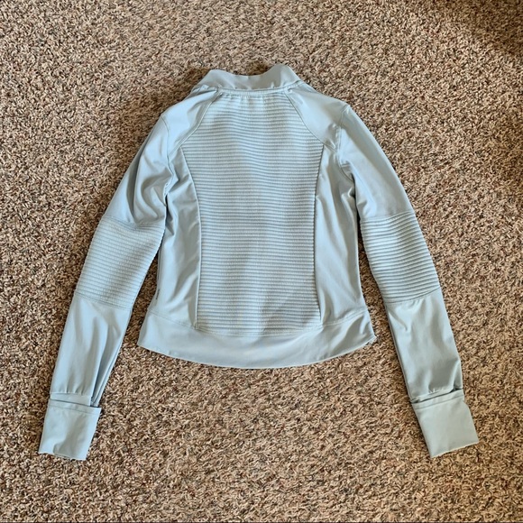 Mondetta performance gear MPG active wear capri and sweater set - Picture 6 of 8